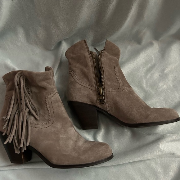 Sam Edelman Suede Fringe Ankle Boots - light grey - Picture 1 of 8